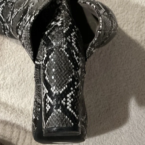 Elegant Snakeskin Ankle Booties - Picture 6 of 6